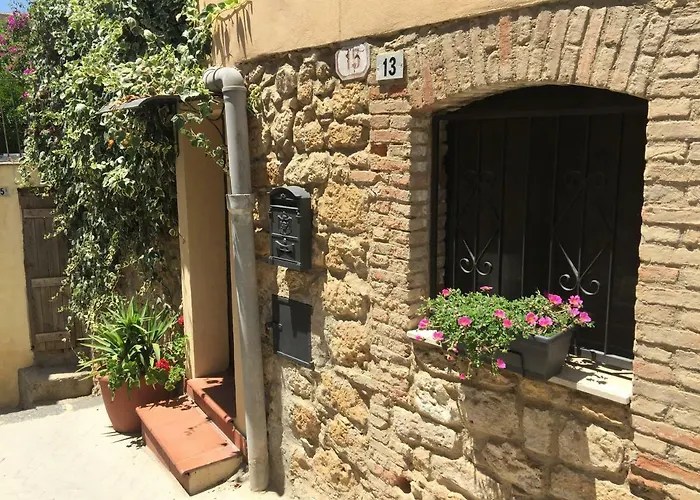 Giardino Delle Zagare לינה וארוחת בוקר 3*